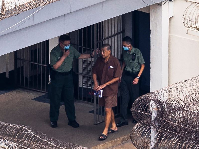 Der Hongkonger Aktivist Jimmy Lai im Stanley-Gefängnis in Hongkong. Ihm werdeb Verstöße gegen das Gesetz zum Schutz der nationalen Sicherheit vorgeworfen. - Foto: Louise Delmotte/AP/dpa