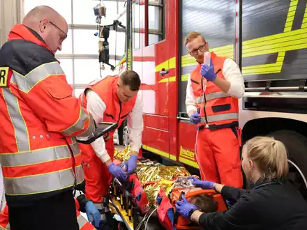 FW Bremerhaven: Direkteinstieg als Notfallsanitäterin oder Notfallsanitäter - Feuerwehr Bremerhaven geht für Nachwuchsgewinnung neue Wege - Foto: presseportal.de