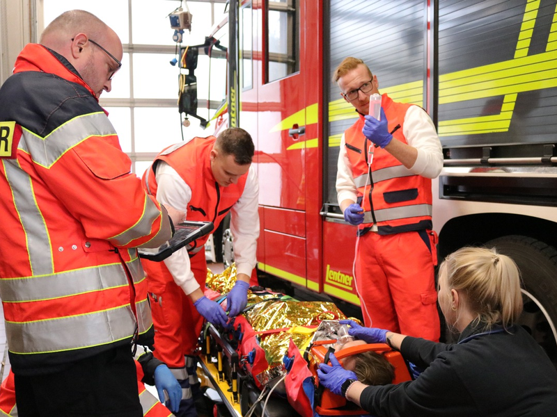 FW Bremerhaven: Direkteinstieg als Notfallsanitäterin oder Notfallsanitäter - Feuerwehr Bremerhaven geht für Nachwuchsgewinnung neue Wege - Foto: presseportal.de