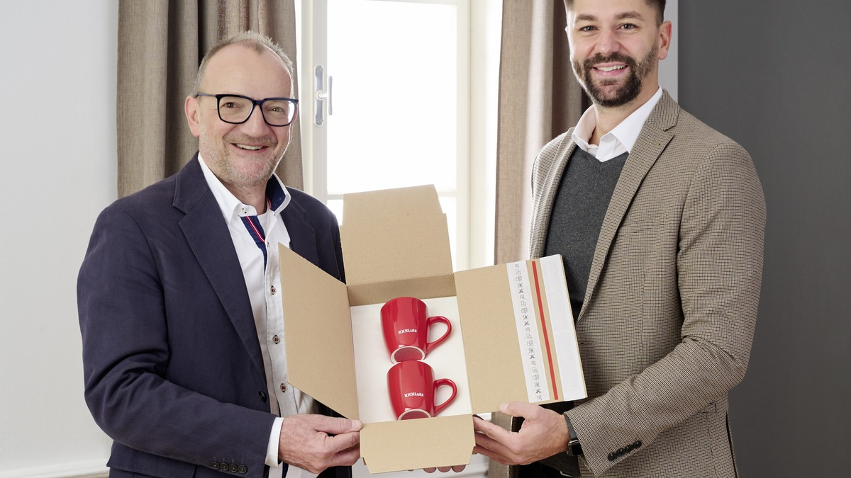 XXXLutz Gruppe und Stora Enso gehen Hand in Hand und starten groß angelegte Praxistests für eine klimafreundliche, erneuerbare und kreislauffähige Verpackung - Foto: presseportal.de