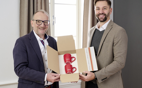 XXXLutz Gruppe und Stora Enso gehen Hand in Hand und starten groß angelegte Praxistests für eine klimafreundliche, erneuerbare und kreislauffähige Verpackung - Foto: presseportal.de