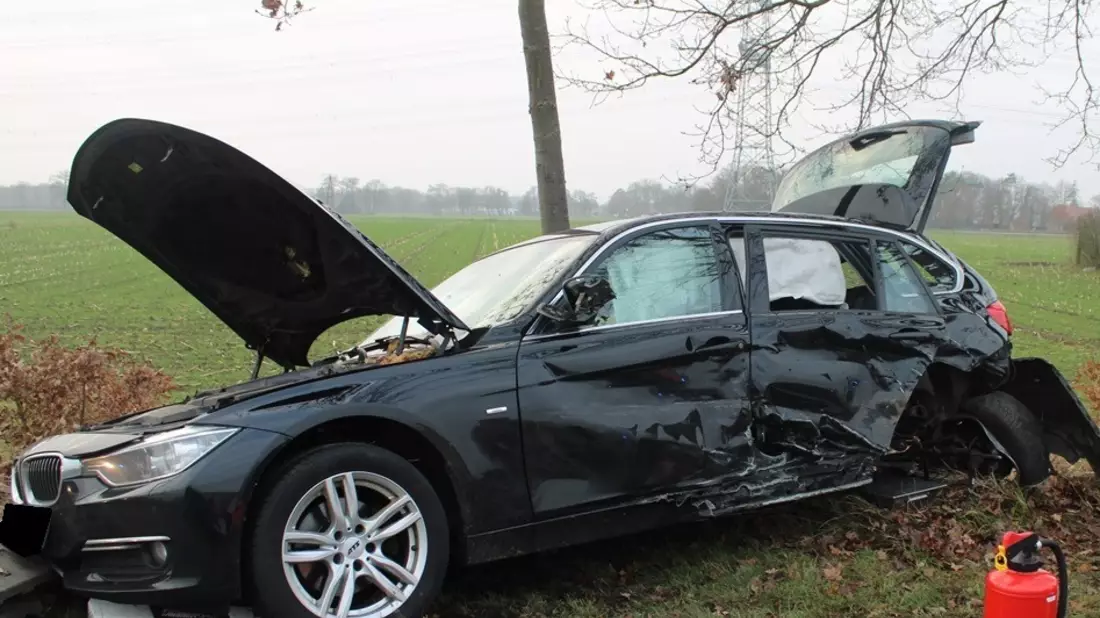 POL-MI: Autos schleudern von Fahrbahn - Bild: presseportal.de