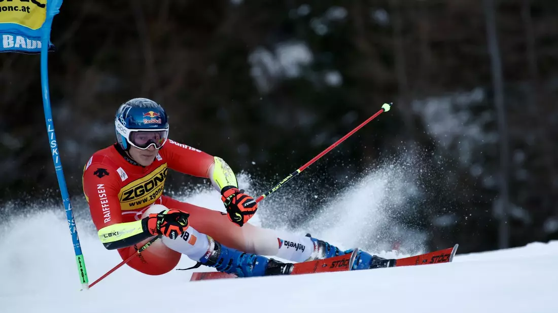 Marco Odermatt gewann in Wengen erstmals eine Abfahrt. - Bild: Gabriele Facciotti/AP/dpa