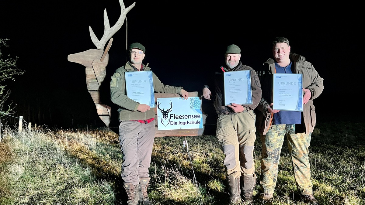 Erste und einzige Jagdschule aus Mecklenburg-Vorpommern mit Dreiergespann an Schießausbildern erhält begehrtes IHK-Zertifikat - Foto: presseportal.de