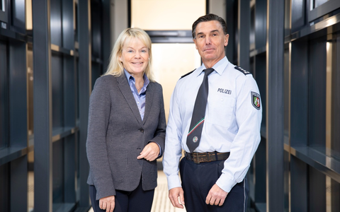 POL-RE: Kreis Recklinghausen/Bottrop: Polizei verabschiedet Pressesprecher Andreas Wilming-Weber - Foto: presseportal.de POL-RE: Kreis Recklinghausen/Bottrop: Polizei verabschiedet Pressesprecher Andreas Wilming-Weber - Foto: presseportal.de