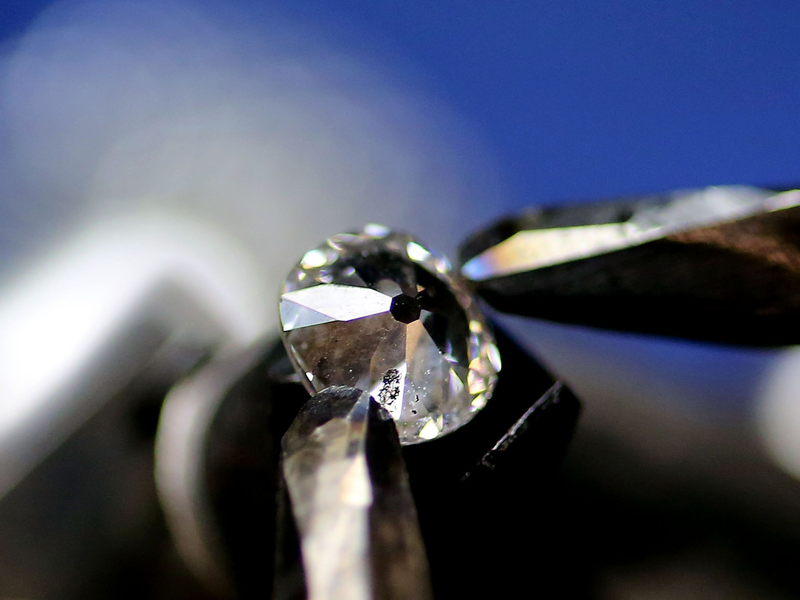 Russland gilt als weltweit größter Produzent von Rohdiamanten. 2021 hatte der staatliche Diamantenförderer Alrosa Einnahmen in Höhe von 332 Milliarden Rubel (rund 3,4 Milliarden Euro). - Foto: Oliver Berg/dpa