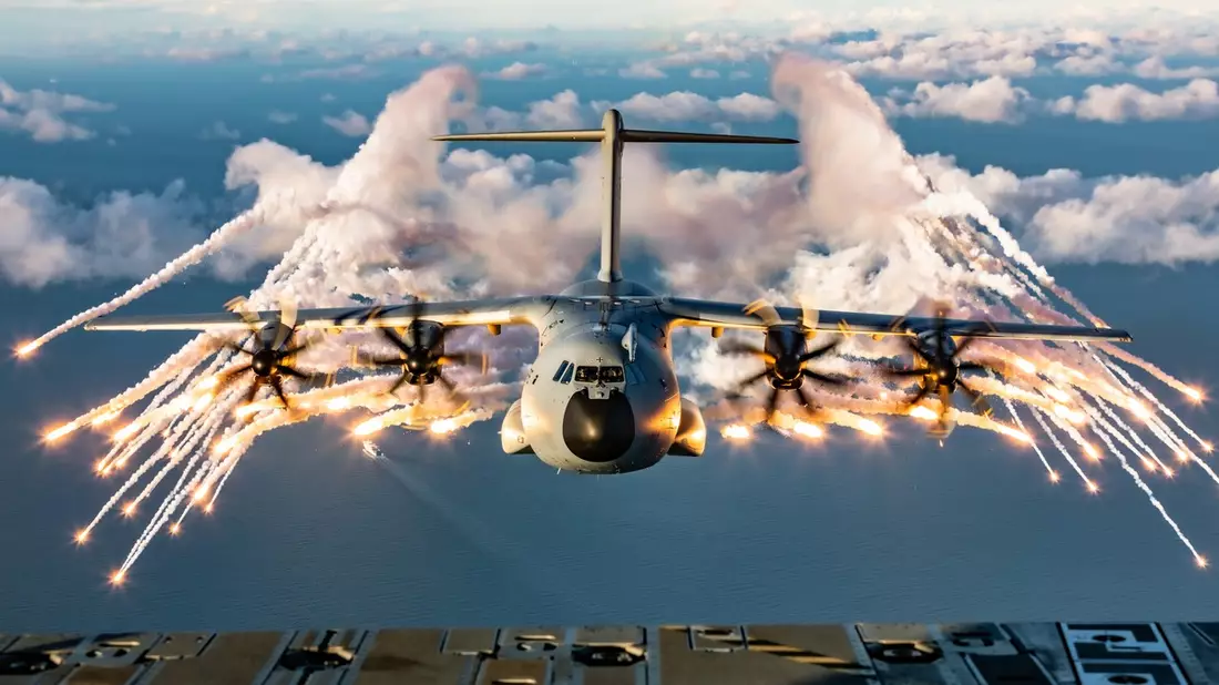 Bundeswehr investiert in den Schutz eigener Luftfahrzeuge / Rahmenvertrag sichert Beschaffung von Scheinzielen - Bild: presseportal.de