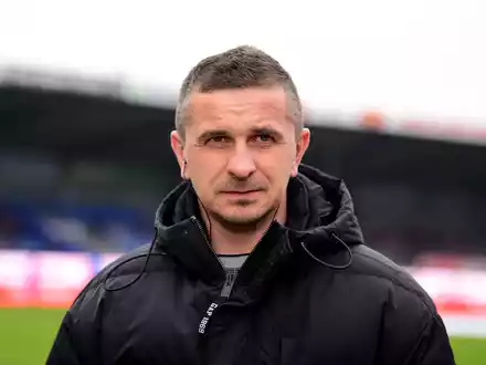 Mersad Selimbegovic ist neuer Trainer des FC Hansa Rostock. - Foto: Daniel Bockwoldt/dpa