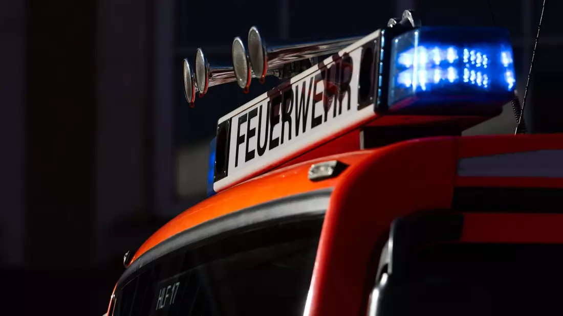 Die Feuerwehr in Bad Tölz hat einen heiklen Einsatz hinter sich. - Bild: Marijan Murat/dpa
