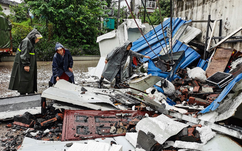 Im Landkreis Jishishan in der nordwestchinesischen Provinz Gansu richtete das Erdbeben große Zerstörung an. - Foto: Uncredited/CHINATOPIX/AP/dpa