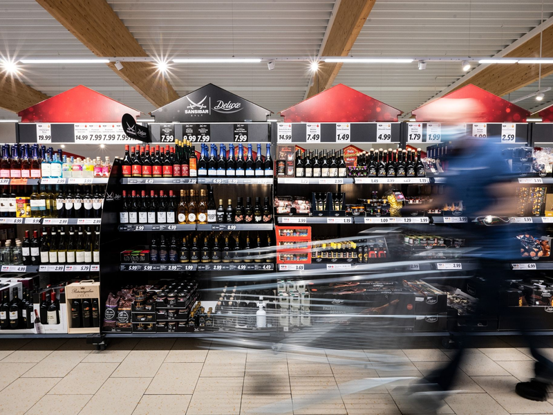 An Weihnachten wird aufgetischt: Gutes Essen gehört zum Fest dazu. Die Supermarktketten liefern sich deshalb einen harten Wettbewerb. (Symbolbild) - Foto: Federico Gambarini/dpa
