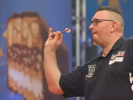 Der deutsche Dartspieler Dragutin Horvat qualifizierte sich für die WM. - Foto: Friso Gentsch/dpa