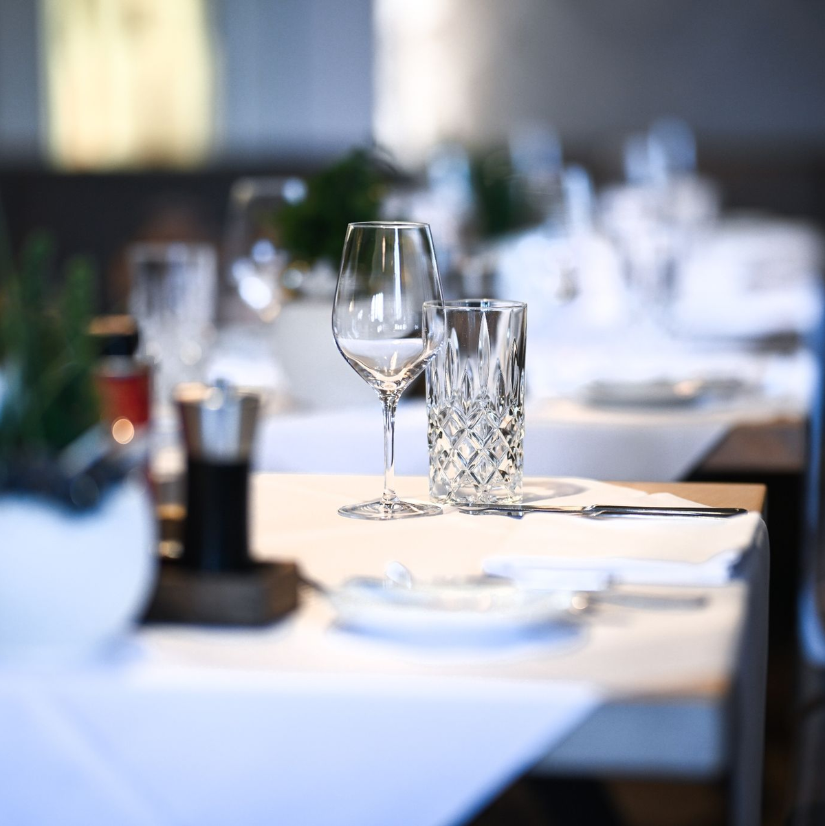 Von der einen Krise in die nächste: Auch im kommenden Jahr werden die Preise in Hotels in Deutschland wohl weiter steigen. - Foto: Felix Kästle/dpa