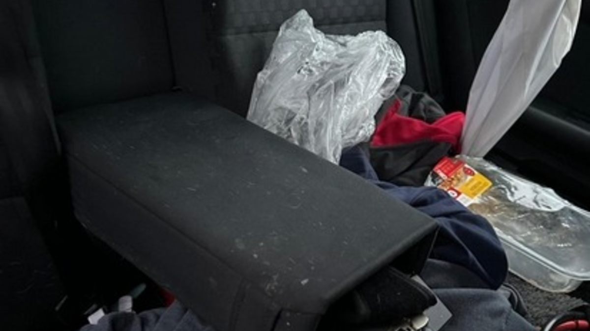 BPOL-FL: FL - Autofahrer hat nie Führerschein besessen; Pistole in Mittelkonsole - Foto: presseportal.de