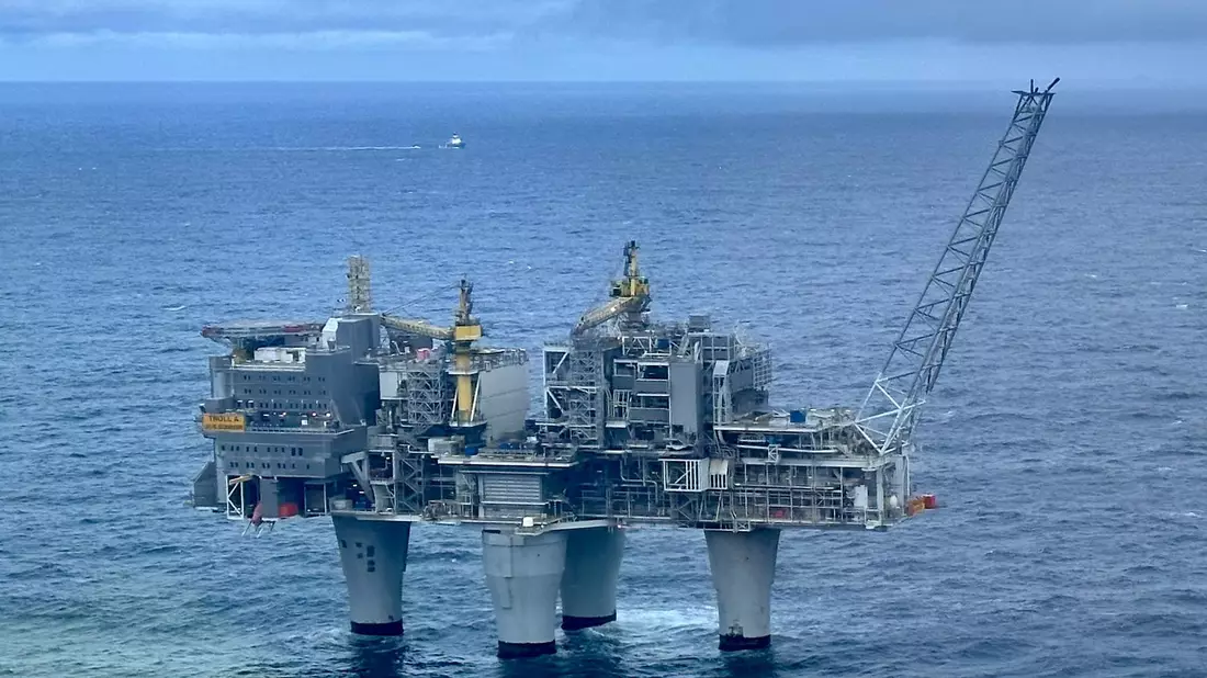Die Gasförderplattform Troll A vor der norwegischen Westküste:  Das staatliche deutsche Energieunternehmen Sefe und der norwegische Konzern Equinor haben langfristige Gaslieferungen vereinbart. - Bild: Steffen Trumpf/dpa