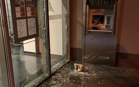 POL-NE: Randalierer beschädigt Geldinstitut - Wer kann Hinweise geben? - Foto: presseportal.de