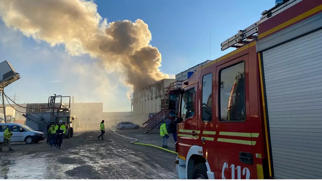 FW-M: Containerbrand auf Baustelle (Freimann) - Bild: presseportal.de