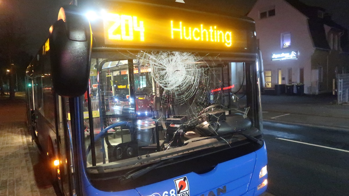 POL-DEL: Stadt Delmenhorst: Linienbus durch Stein beschädigt +++ Zeugenaufruf - Foto: presseportal.de