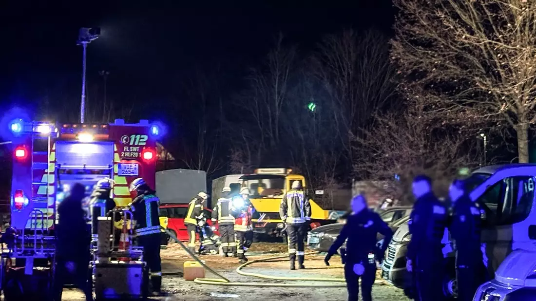 FFW Schwalmtal: Feuerwehr löscht Fahrzeugbrand - Bild: presseportal.de
