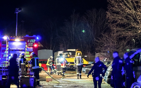 FFW Schwalmtal: Feuerwehr löscht Fahrzeugbrand - Foto: presseportal.de