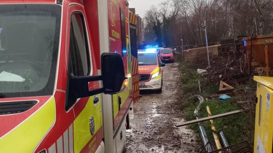 FW Bocholt: Bauarbeiter stürzte in Baugrube - Bild: presseportal.de