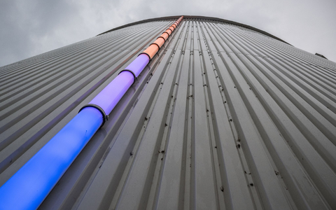 Wärmespeicher mit Füllstandanzeige auf dem Gelände der Fernheizwerk Neukölln AG: Das Land Berlin übernimmt das Fernwärmenetz der Hauptstadt vom schwedischen Energieversorger Vattenfall. - Foto: Hannes P. Albert/dpa Wärmespeicher mit Füllstandanzeige auf dem Gelände der Fernheizwerk Neukölln AG: Das Land Berlin übernimmt das Fernwärmenetz der Hauptstadt vom schwedischen Energieversorger Vattenfall. - Foto: Hannes P. Albert/dpa