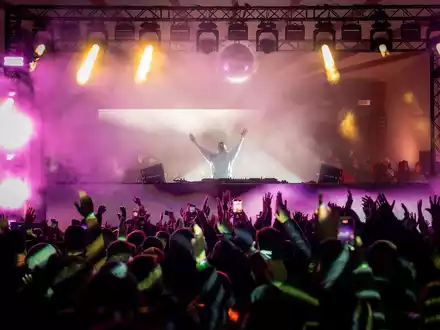 DJ Lost Frequencies elektrisiert das Zillertal - Foto: presseportal.de