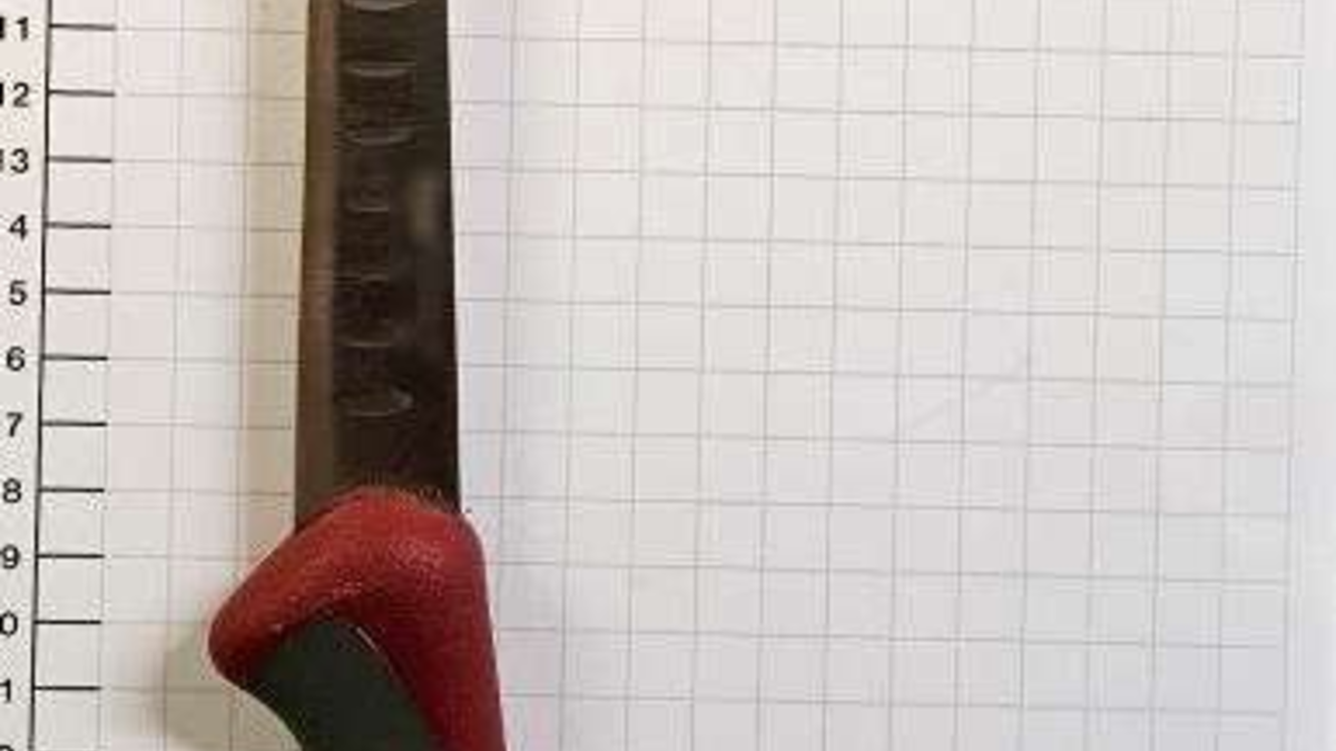 BPOL NRW: Blutige Hand führt zu Waffenfund - Bundespolizei stellt Messer sicher - Foto: presseportal.de