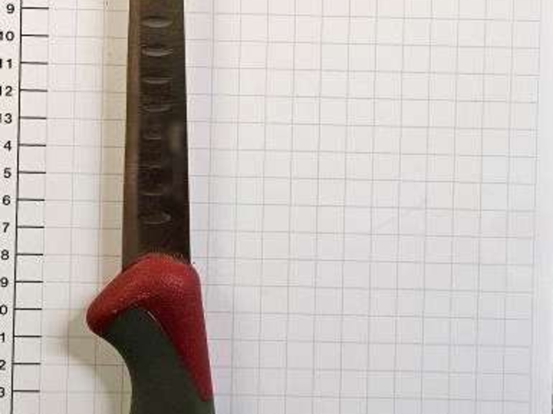 BPOL NRW: Blutige Hand führt zu Waffenfund - Bundespolizei stellt Messer sicher - Foto: presseportal.de