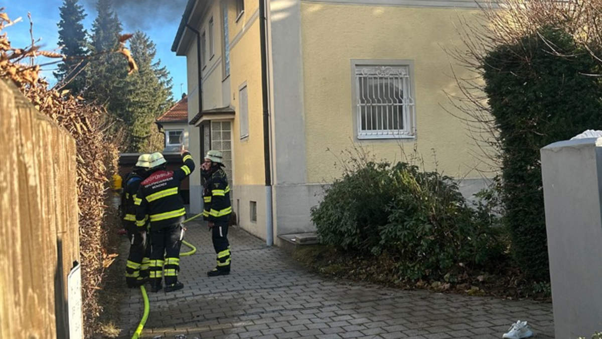 FW-M: Kühlschrank in Flammen (Laim) - Foto: presseportal.de