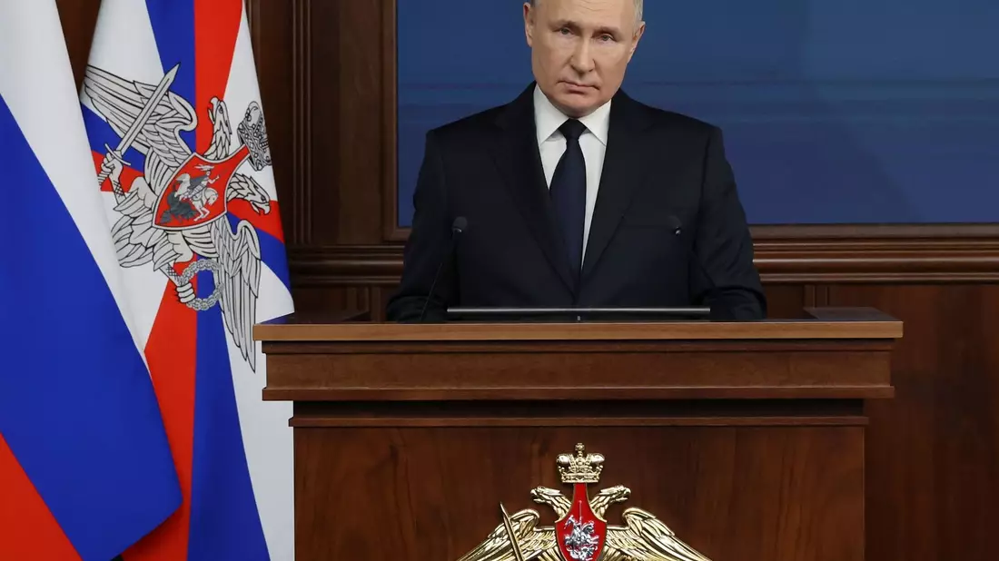 «Auch der Mythos von der Unverwundbarkeit westlicher Militärtechnik ist zusammengebrochen», sagt Wladimir Putin. - Bild: Mikhail Klimentyev/Pool Sputnik Kremlin/AP/dpa