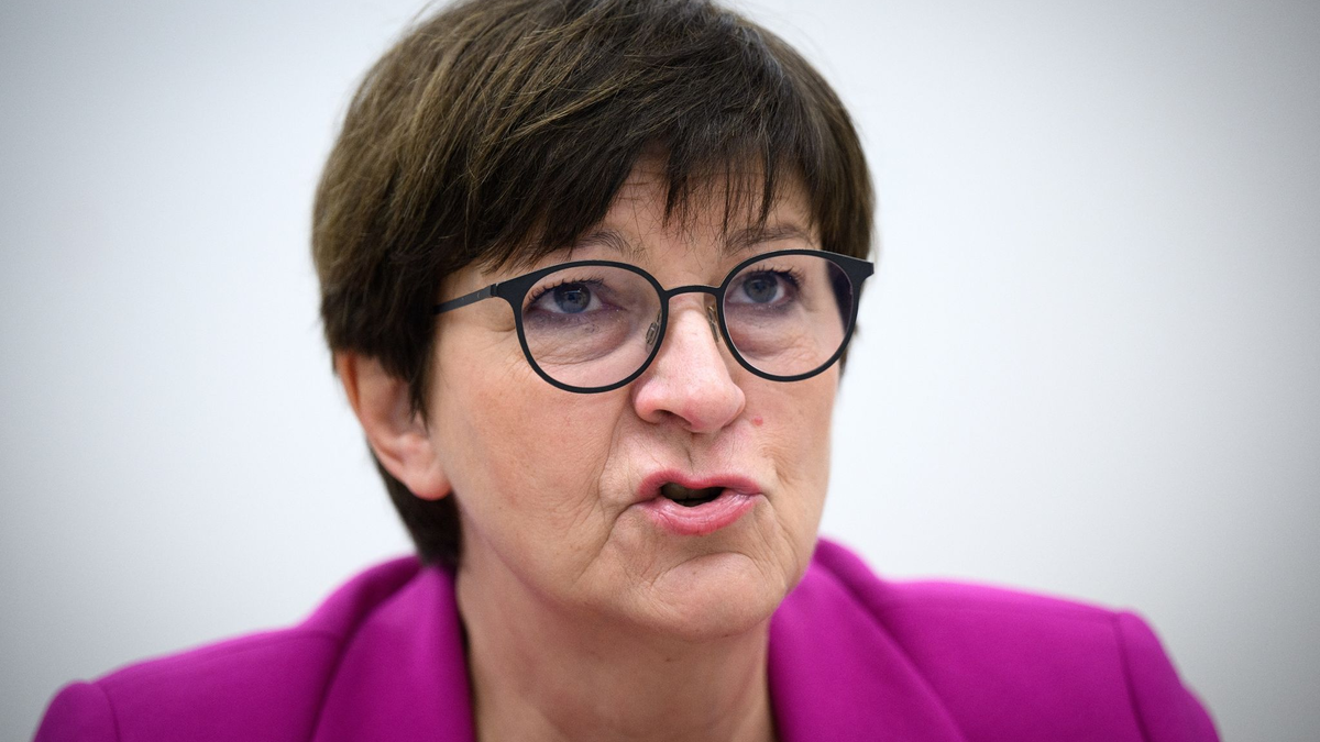 SPD-Chefin Saskia Esken spricht sich gegen die Rückkehr zur Wehrpflicht aus. - Foto: Bernd von Jutrczenka/dpa