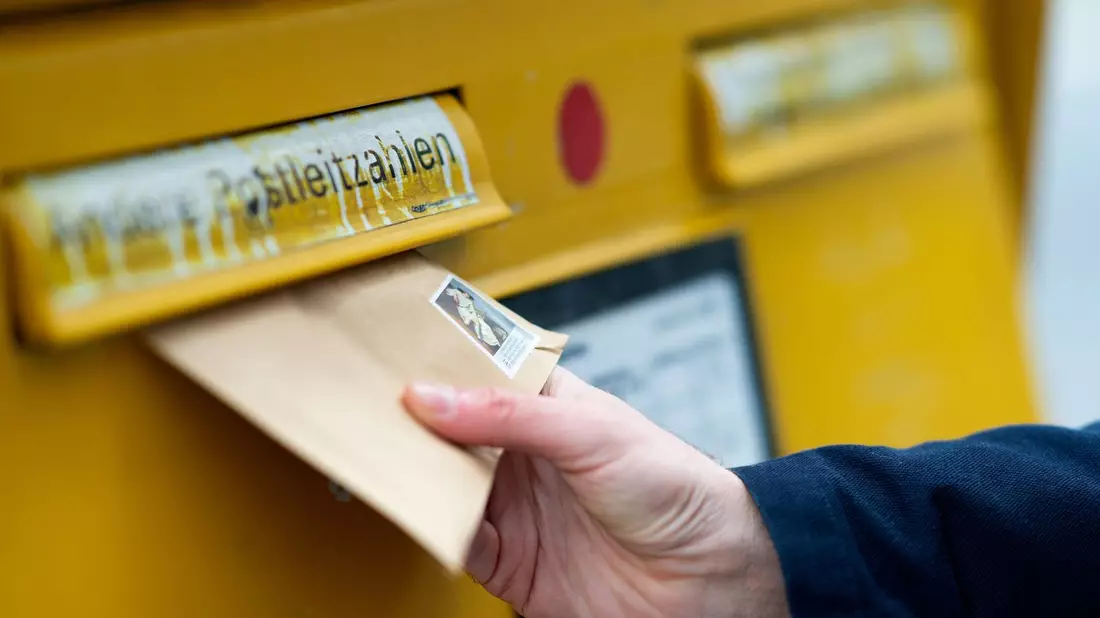 Das Bundeskabinett hat einen Vorschlag zur Postgesetz-Reform gebilligt. - Bild: Monika Skolimowska/ZB/dpa