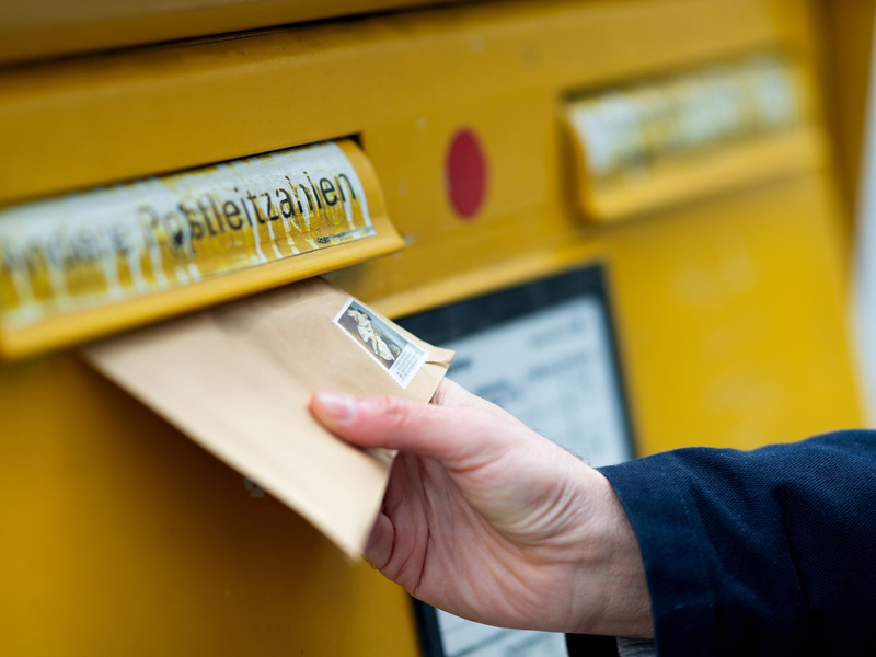 Das Bundeskabinett hat einen Vorschlag zur Postgesetz-Reform gebilligt. - Foto: Monika Skolimowska/ZB/dpa