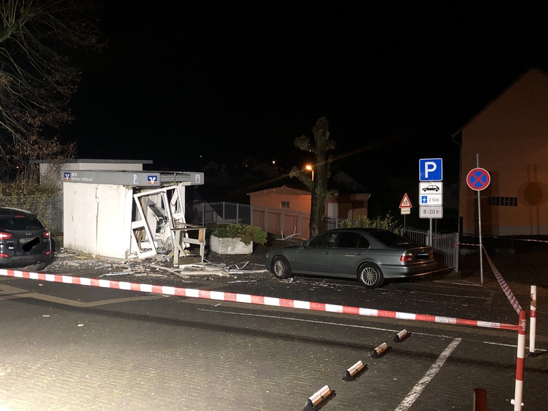 POL-PPMZ: Essenheim - Geldautomatensprengung in der Käferbeinstraße - Foto: presseportal.de