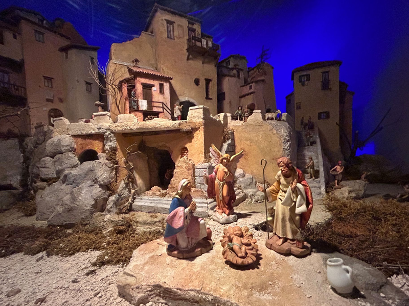 Eine Krippe im Franziskanerkloster der mittelitalienischen Gemeinde Greccio. - Foto: Christoph Sator/dpa