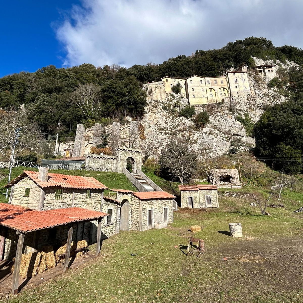 Das Franziskanerkloster der mittelitalienischen Gemeinde Greccio. - Foto: Christoph Sator/dpa