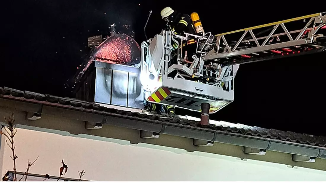 FW-M: Kaminbrand in Einfamilienhaus (Aubing) - Bild: presseportal.de