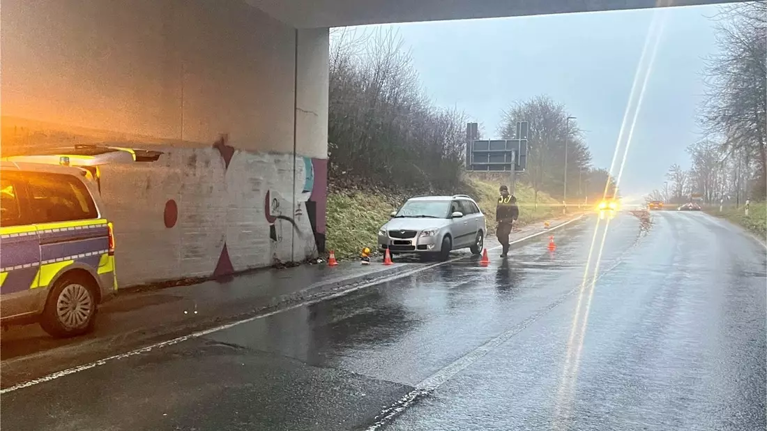 POL-EN: Ennepe-Ruhr-Kreis: Schwerpunkteinsatz Dunkle Jahreszeit- Polizei kontrolliert Fahrzeuge und Personen im Kreisgebiet - Bild: presseportal.de