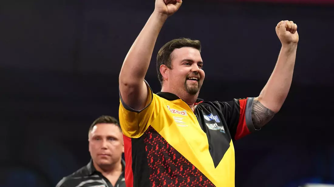 Bei der Darts-WM in London flog Gabriel Clemens in der zweiten Runde raus.  - Bild: Zac Goodwin/Press Association/dpa