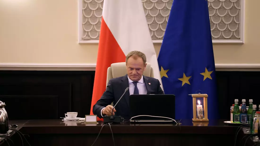 Die Regierung von Ministerpräsident Donald Tusk ist derzeit dabei, die beanstandeten Maßnahmen wieder rückgängig zu machen. - Bild: Leszek Szymanski/PAP/dpa