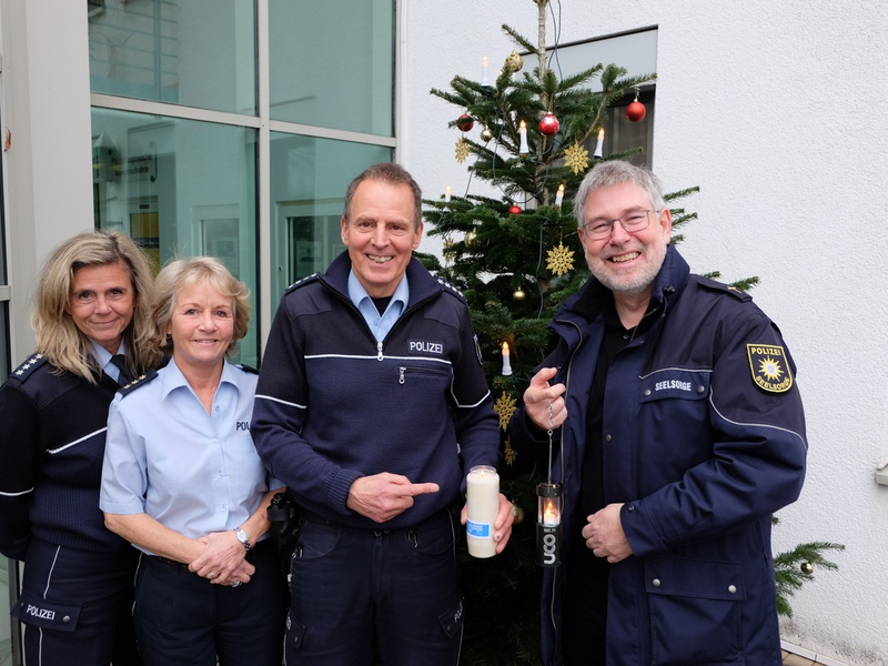 POL-RBK: Rheinisch-Bergischer Kreis - Das Licht von Bethlehem ist in den Polizeiwachen des Kreises angekommen - Foto: presseportal.de