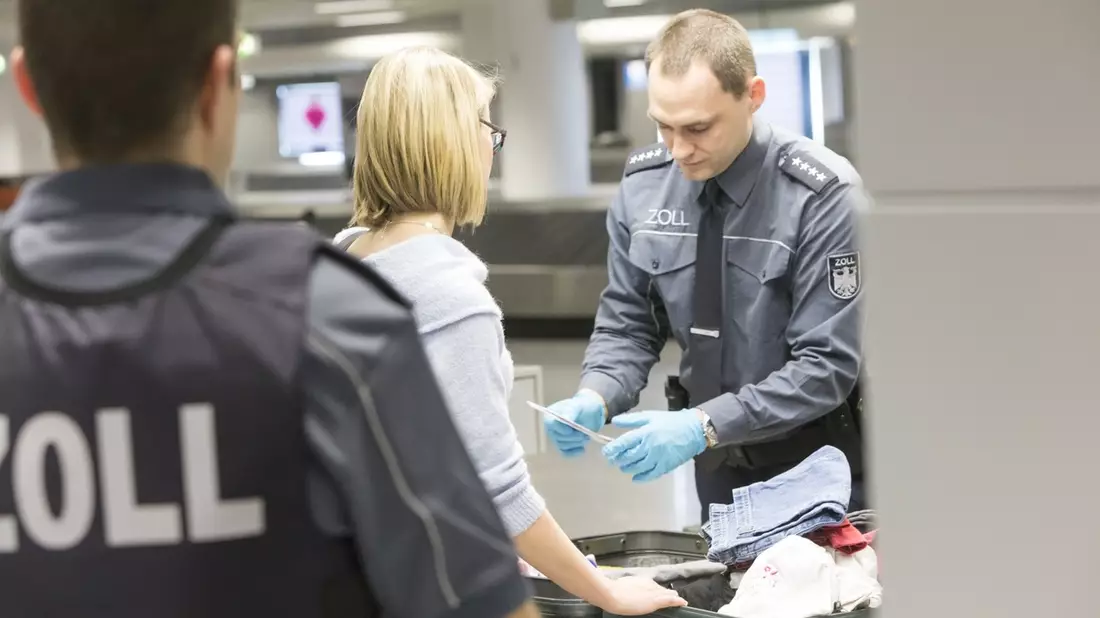 HZA-DO: Vier Aufgriffe an einem Tag / Zoll verhindert Einfuhr von verschreibungspflichtigen Medikamenten - Bild: presseportal.de