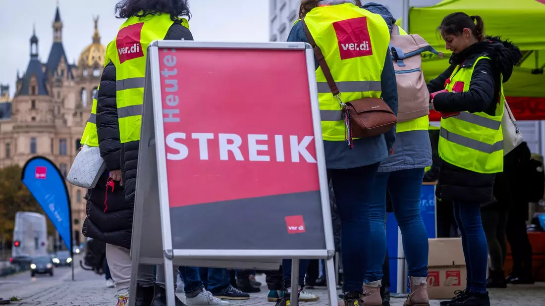 In Schwerin wird gestreikt. - Bild: Jens Büttner/ZB-REGIO/dpa