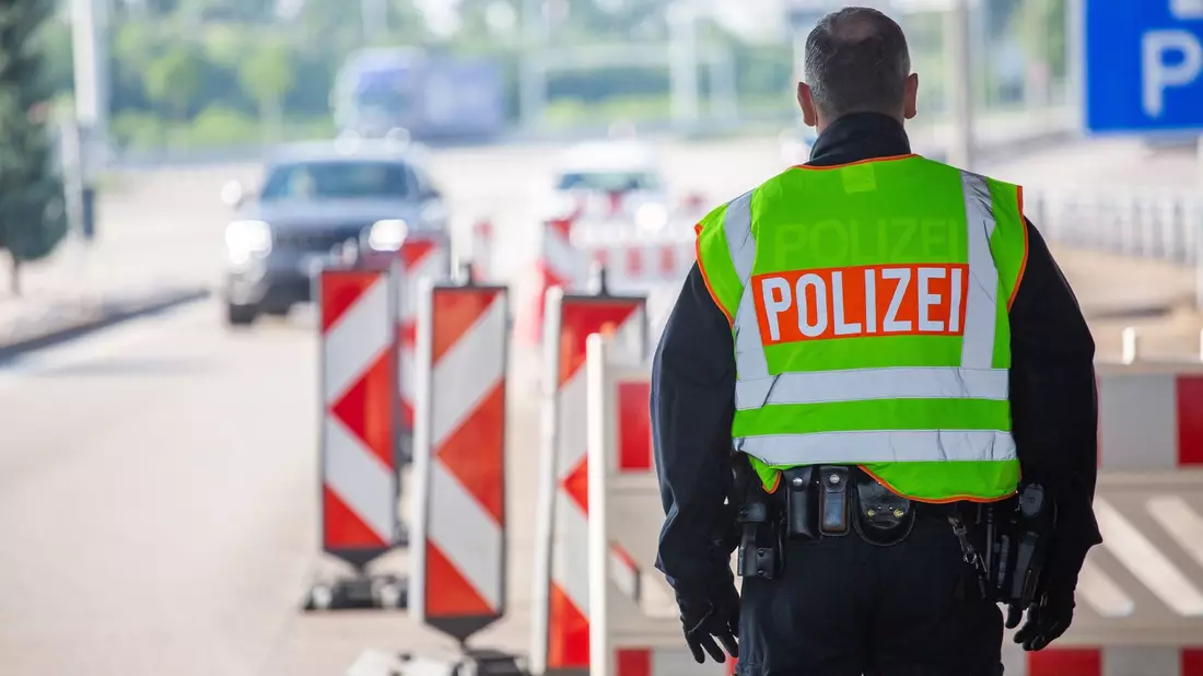 Die Bundespolizei soll mehr Kompetenzen bekommen. Das Bundeskabinett hat eine lange umstrittene Reform gebilligt (Symbolbild). - Bild: Philipp von Ditfurth/dpa