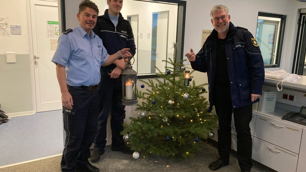 POL-RBK: Rheinisch-Bergischer Kreis - Das Licht von Bethlehem ist in den Polizeiwachen des Kreises angekommen - Foto: presseportal.de