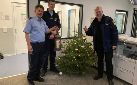 POL-RBK: Rheinisch-Bergischer Kreis - Das Licht von Bethlehem ist in den Polizeiwachen des Kreises angekommen - Foto: presseportal.de