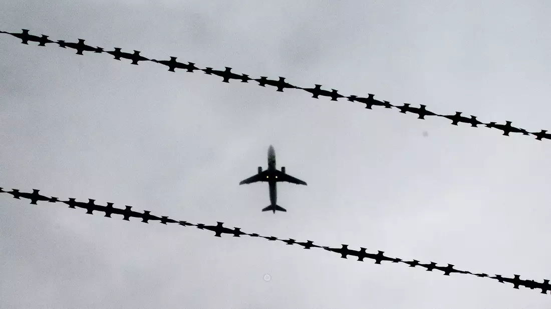 Erstmals seit Beginn des syrischen Bürgerkriegs hat die Bundesregierung einen verurteilten Straftäter nach Syrien abgeschoben. - Bild: Julian Stratenschulte/dpa