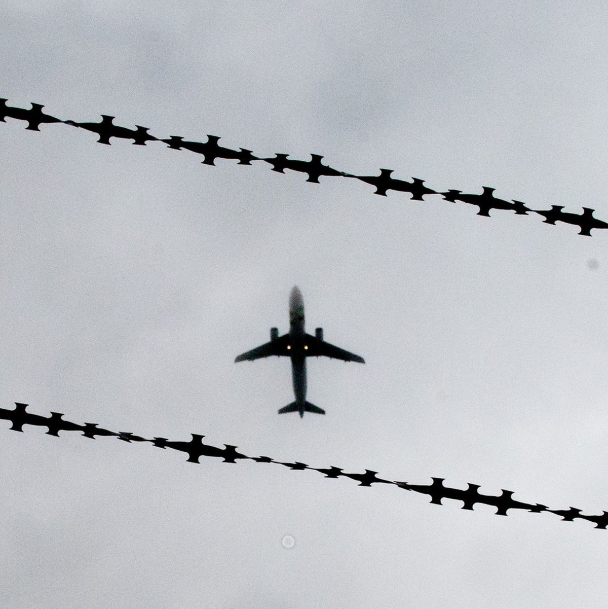 Maschine mit abgelehnten Asylbewerbern gestartet. (Symbolbild) - Foto: Julian Stratenschulte/dpa