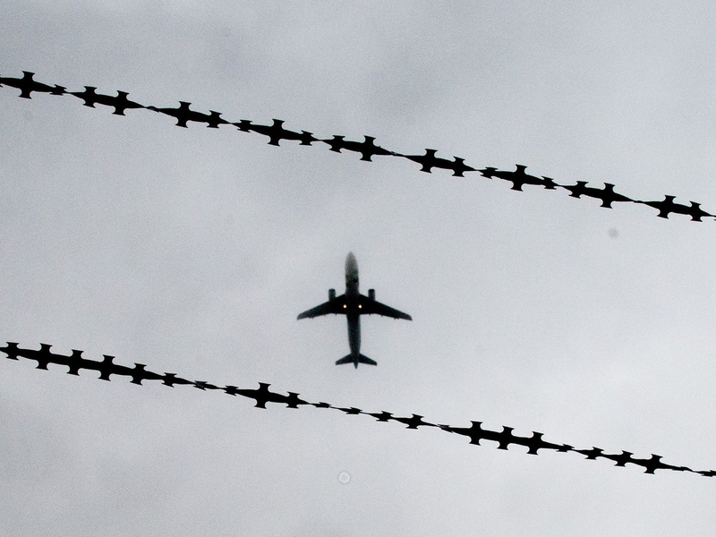 Maschine mit abgelehnten Asylbewerbern gestartet. (Symbolbild) - Foto: Julian Stratenschulte/dpa